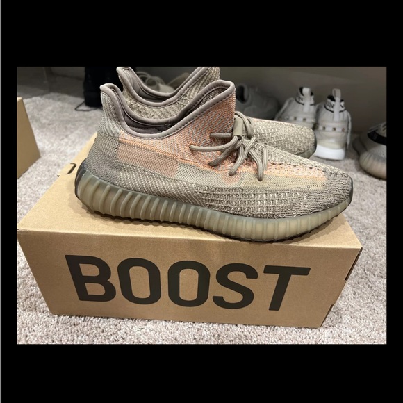 YEEZY BOOST 350 V2 SAND-Taupe size 9 - Picture 4 of 9
